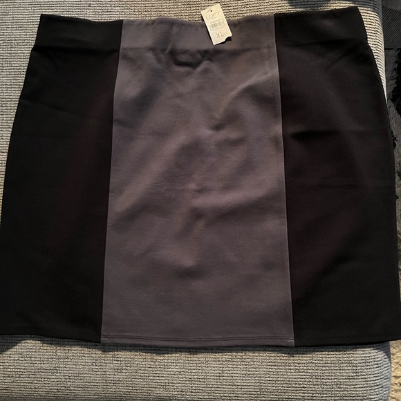 Loft mini skirt size xl black & gray NWT - Picture 1 of 2